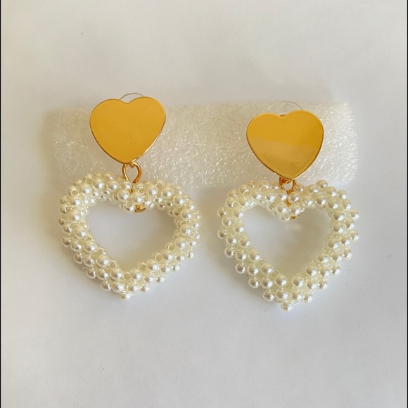 Beautiful pair of earrings news - Picture 4 of 8